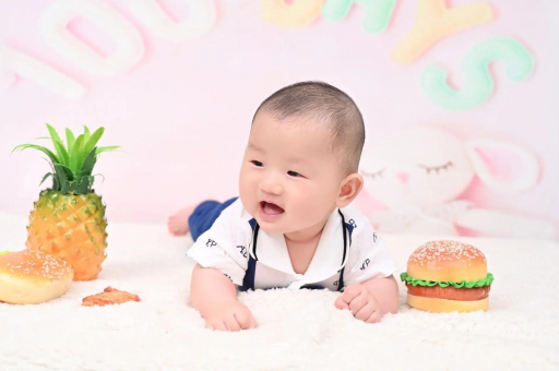 馆陶宝宝在妈妈肚子里